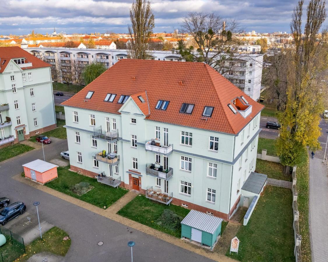 Ruhig - Privatparkplatz - Barrierearm Quiet - Private Car Park - Low Barrier Magdeburg Exterior photo